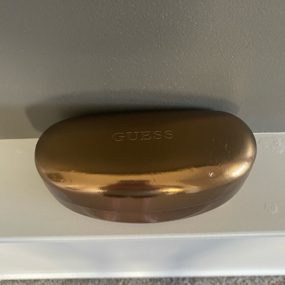 GUESS designer sunglasses - Picture 2 of 7